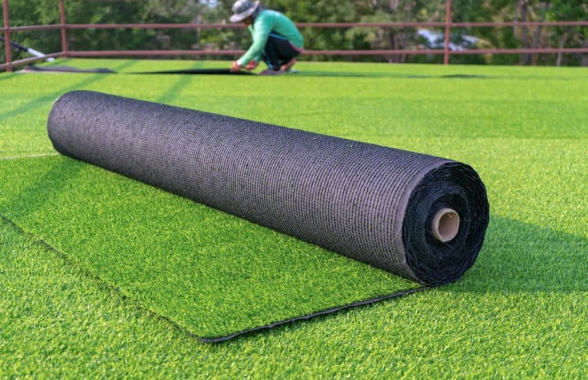 Wrap Your Fencing With Green Turfs