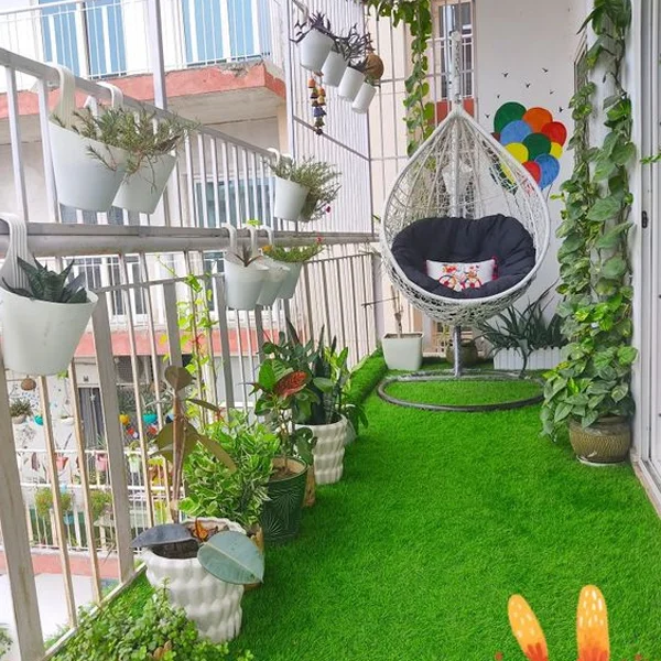 balcony makeover with fake grass
