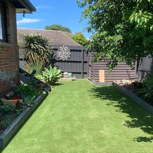 garden artificial grass installation