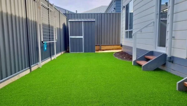 vibrant fake turf and artificial grass for gardens